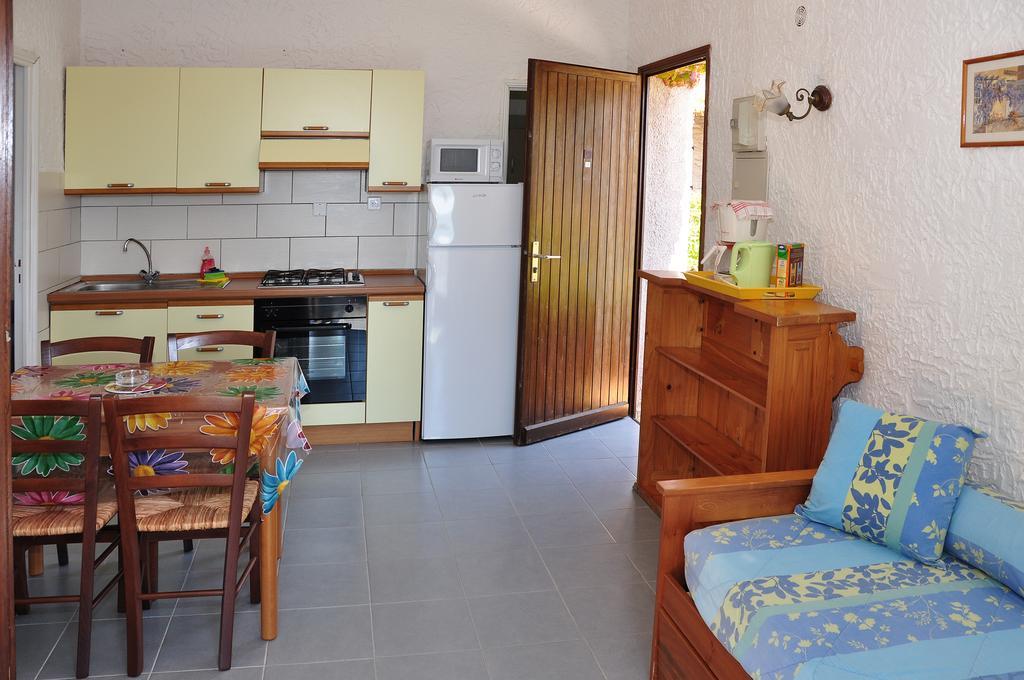 Sole E Mare Aparthotel Santa-Maria-Poggio  Rom bilde