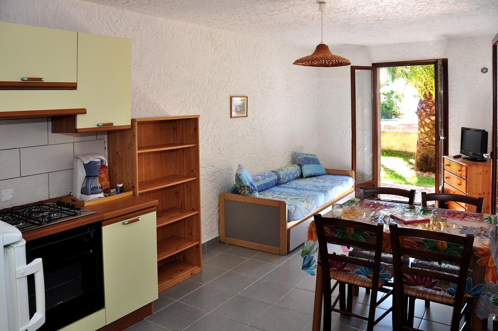 Sole E Mare Aparthotel Santa-Maria-Poggio  Rom bilde