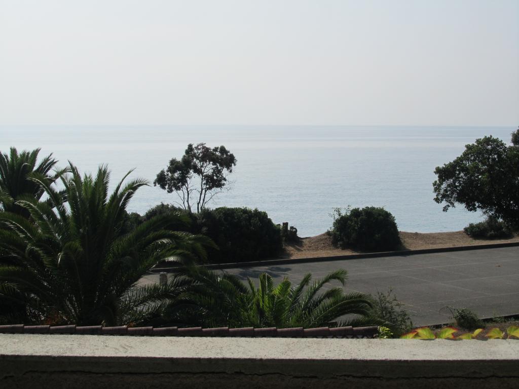 Sole E Mare Aparthotel Santa-Maria-Poggio  Rom bilde