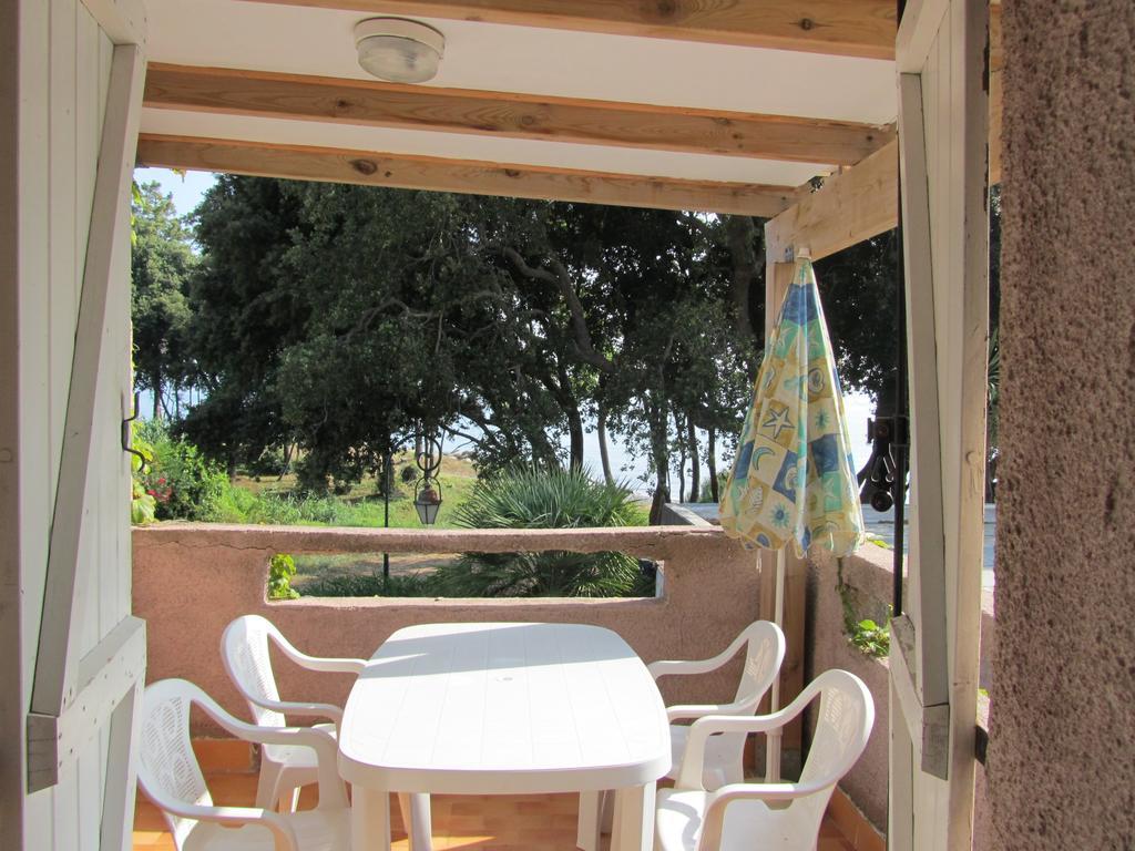 Sole E Mare Aparthotel Santa-Maria-Poggio  Rom bilde