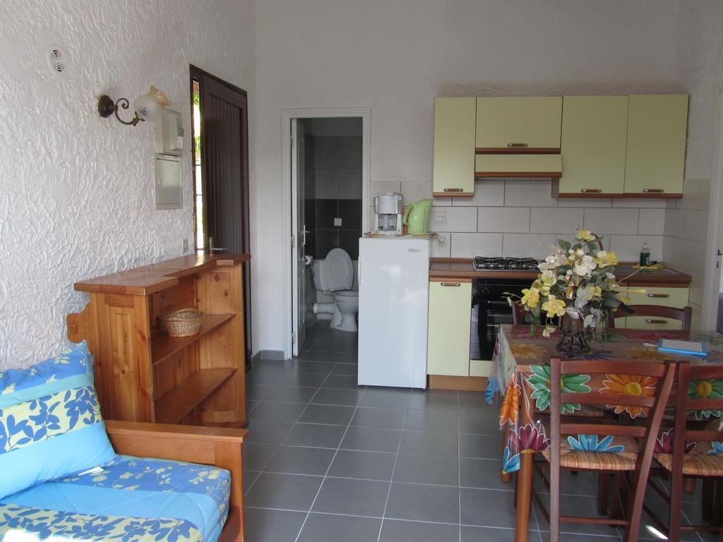 Sole E Mare Aparthotel Santa-Maria-Poggio  Rom bilde